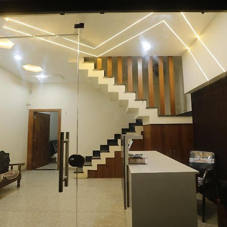 Hotel Garima Ujjain Buitenkant foto