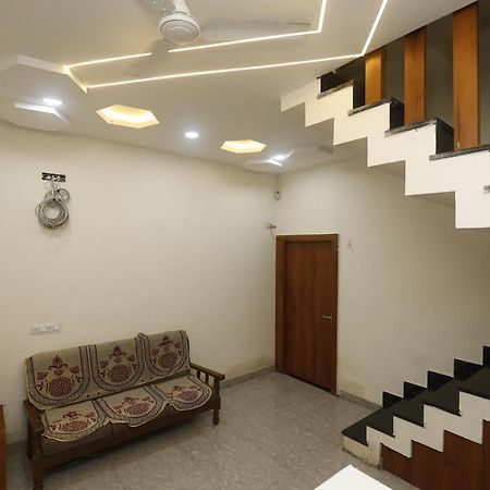 Hotel Garima Ujjain Buitenkant foto