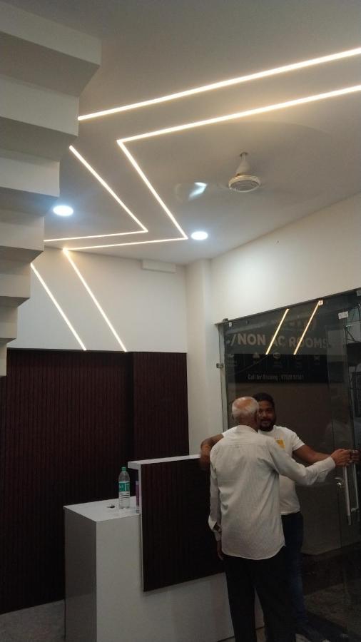 Hotel Garima Ujjain Buitenkant foto