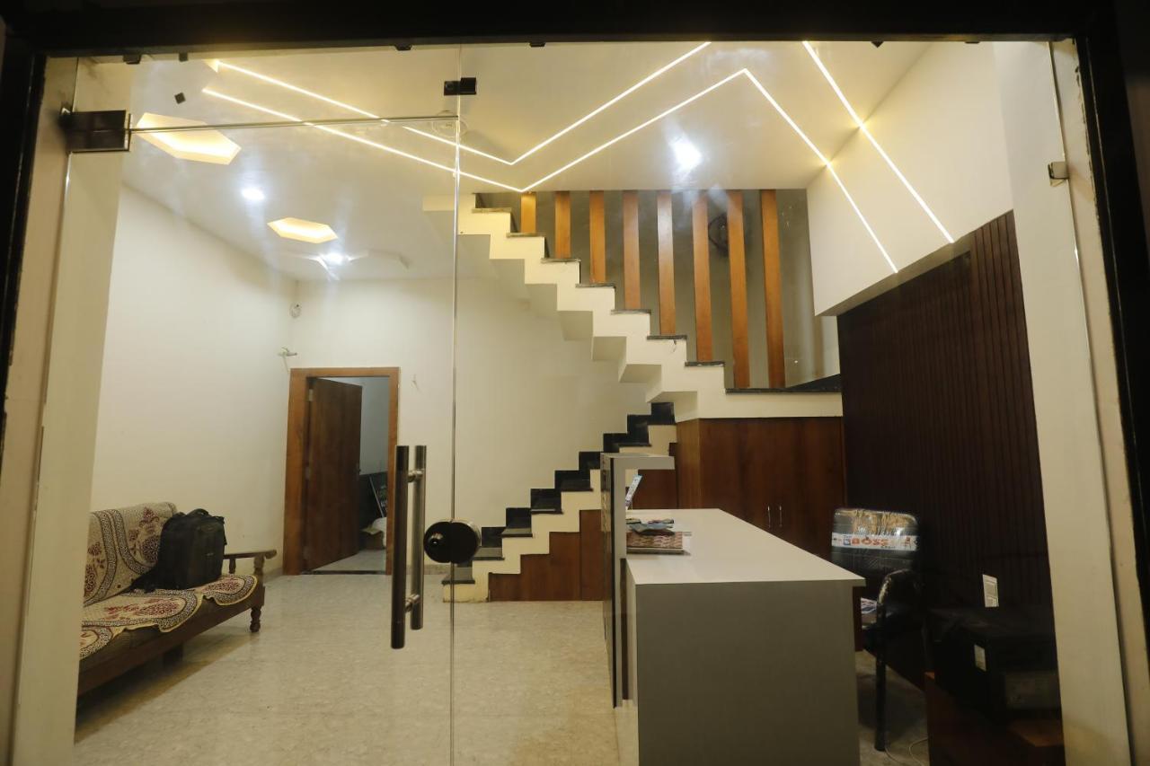 Hotel Garima Ujjain Buitenkant foto