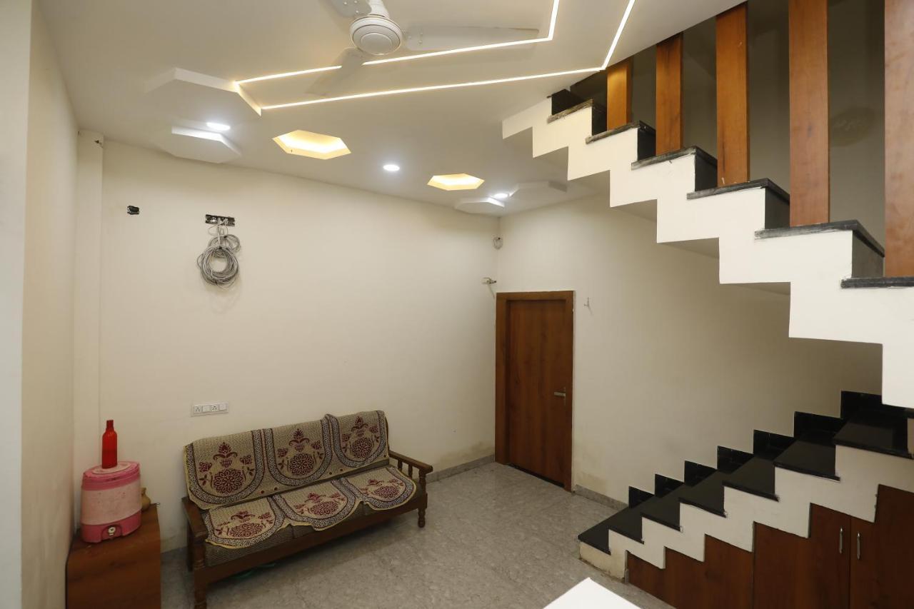 Hotel Garima Ujjain Buitenkant foto