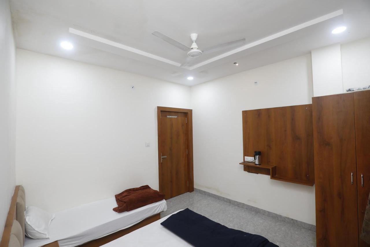 Hotel Garima Ujjain Buitenkant foto