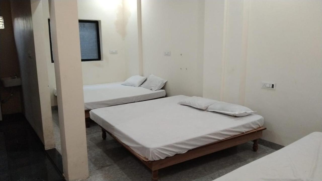 Hotel Garima Ujjain Buitenkant foto