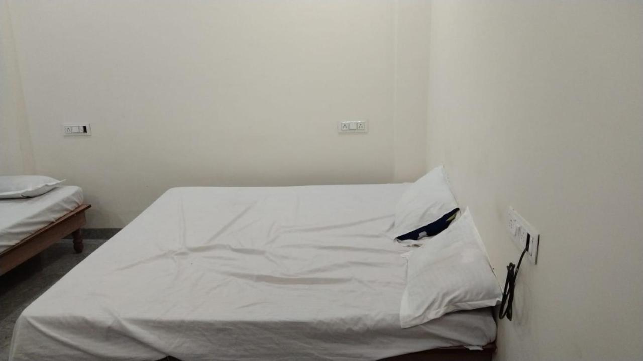 Hotel Garima Ujjain Buitenkant foto